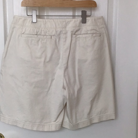 Tommy Bahama cream shorts size 10 - Picture 2 of 7